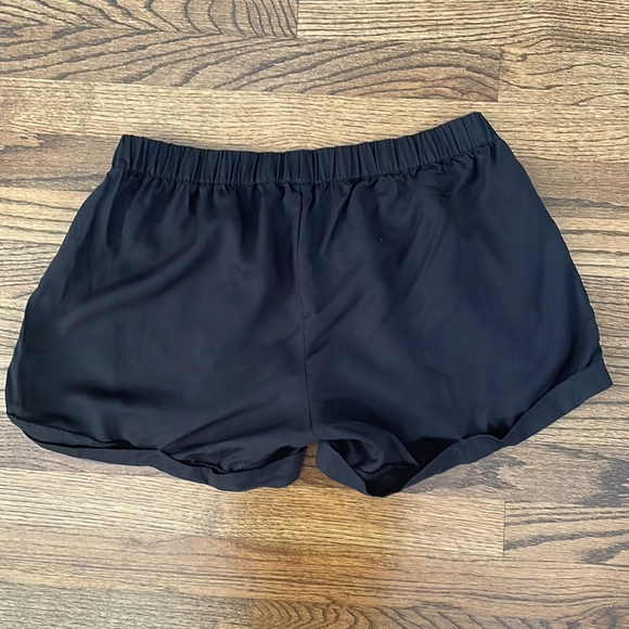 Ingrid & Isabel Black Cuffed Elastic Waist Pull-on Casual Maternity Shorts - Picture 3 of 5